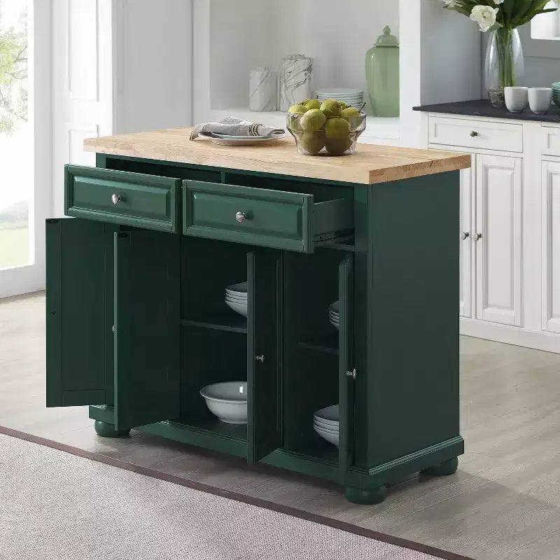 Isola da cucina verde con ruote, piano in legno naturale, cassetti e armadietti contenitori